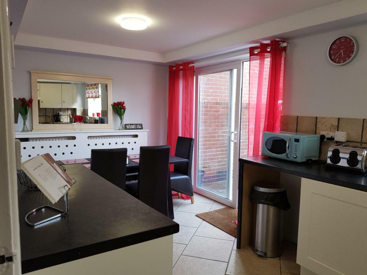 Penllech House - Huku Kwetu Notts - 3 Bedroom Spacious Lovely And Cosy With A Free Parking- Affordable And Suitable To Group Business Travellers Ноттінгем Екстер'єр фото