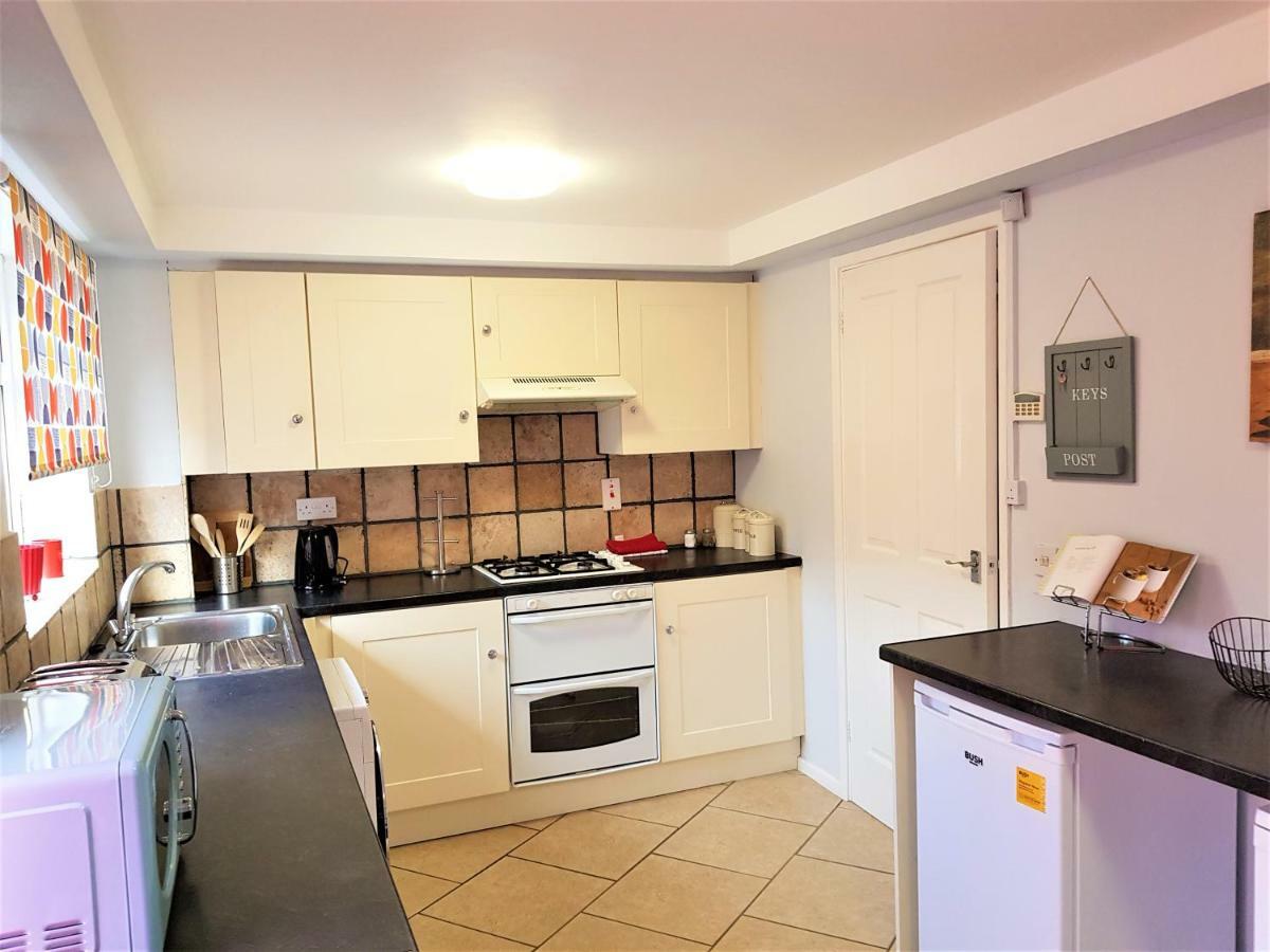 Penllech House - Huku Kwetu Notts - 3 Bedroom Spacious Lovely And Cosy With A Free Parking- Affordable And Suitable To Group Business Travellers Ноттінгем Екстер'єр фото