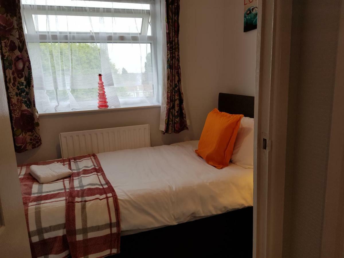 Penllech House - Huku Kwetu Notts - 3 Bedroom Spacious Lovely And Cosy With A Free Parking- Affordable And Suitable To Group Business Travellers Ноттінгем Екстер'єр фото